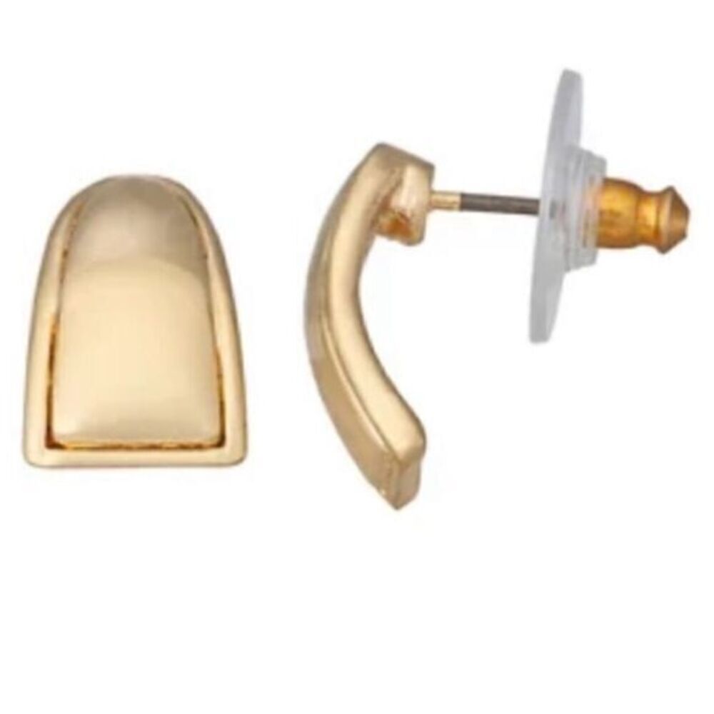 𝅺GOLD Tone Stud Earrings